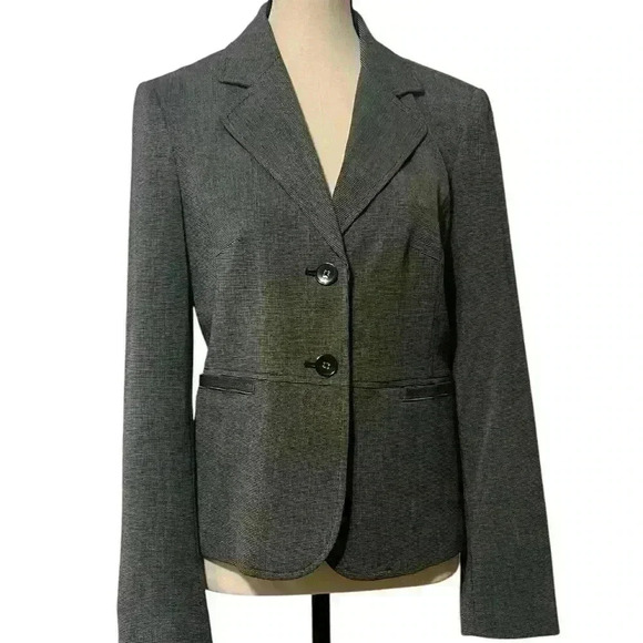 Charter Club Women’s size 6 black and white the Blaise’s, black buttons. Classic - Picture 1 of 10